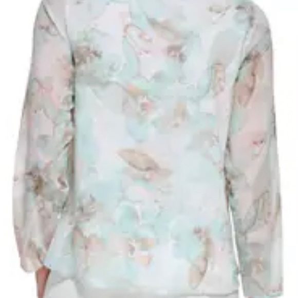 CALVIN KLEIN
Print Ruched V Neck Top - Picture 15 of 16